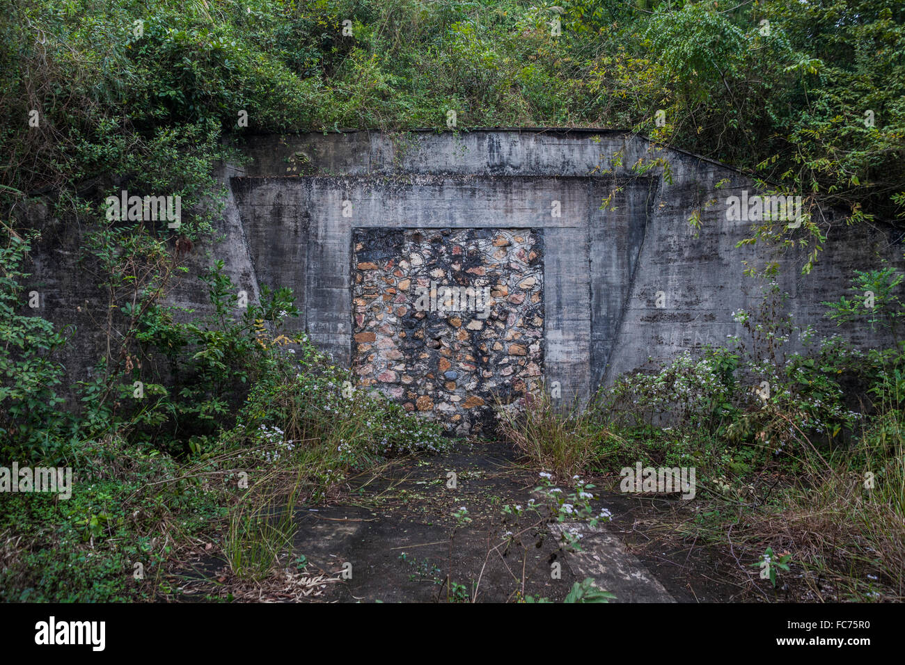 Murée dans le bunker de la base militaire abandonnée Photo Stock - Alamy