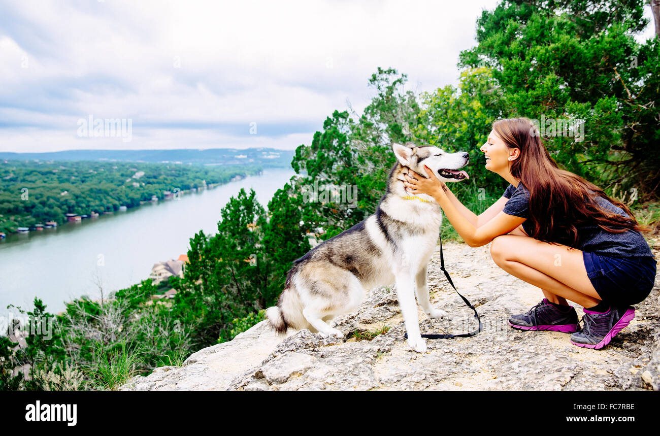 Caucasian woman petting dog outdoors Banque D'Images