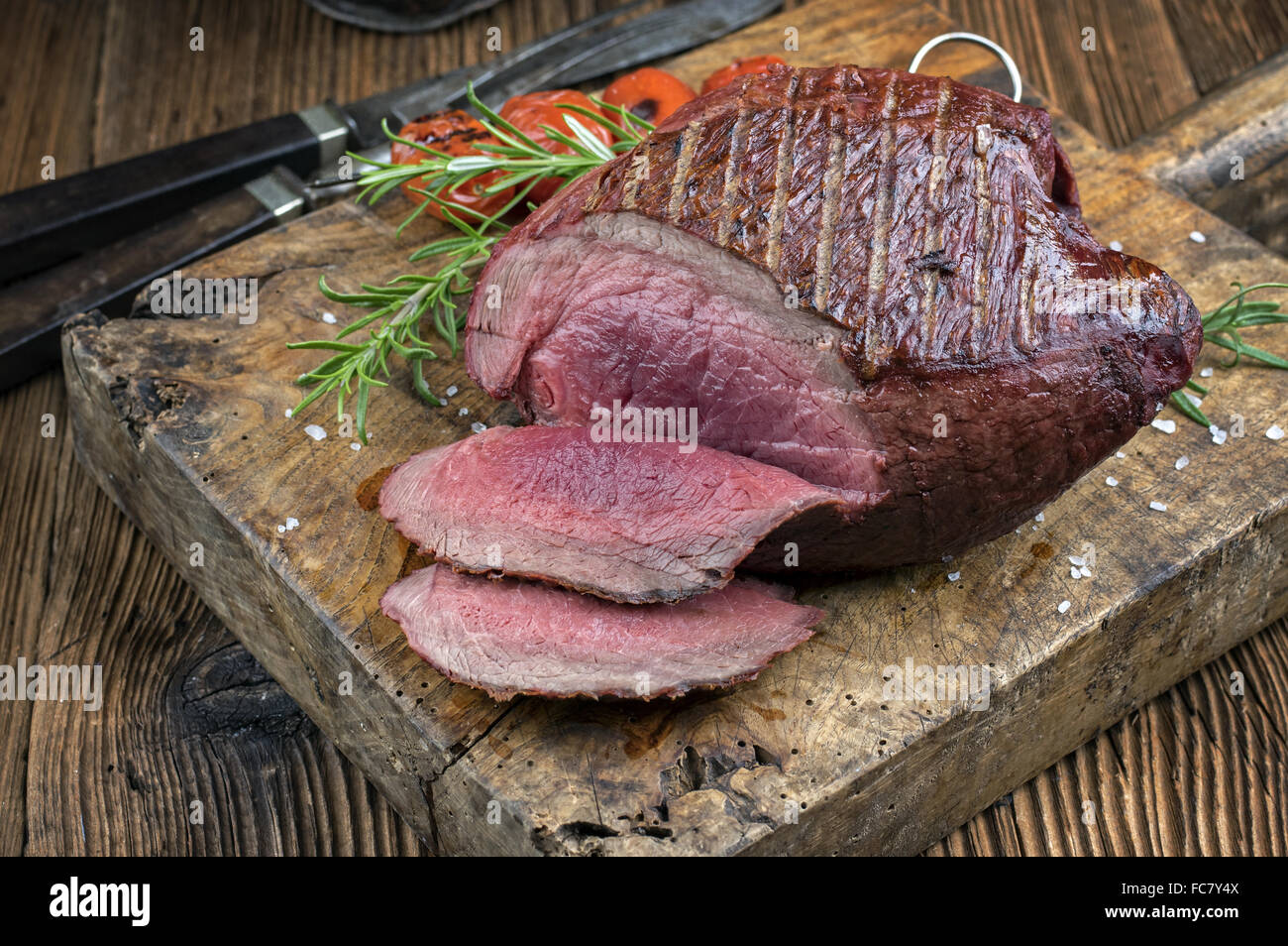 Gigue de chevreuil Barbecue Photo Stock - Alamy