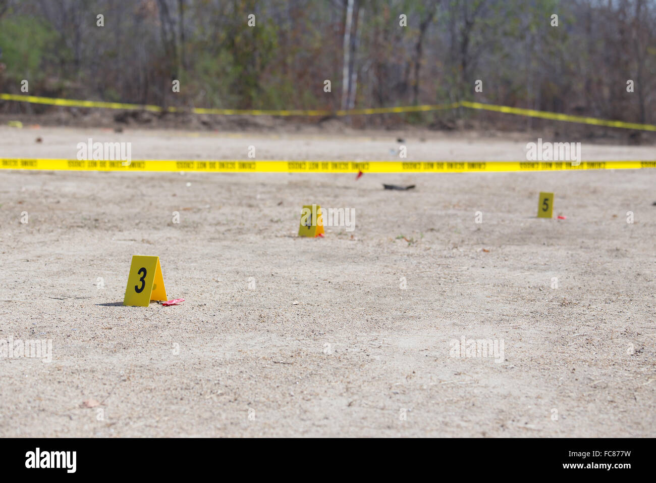 Preuve Jaune Numero De Serie Dans La Voiture Piegee Crime Scene Photo Stock Alamy