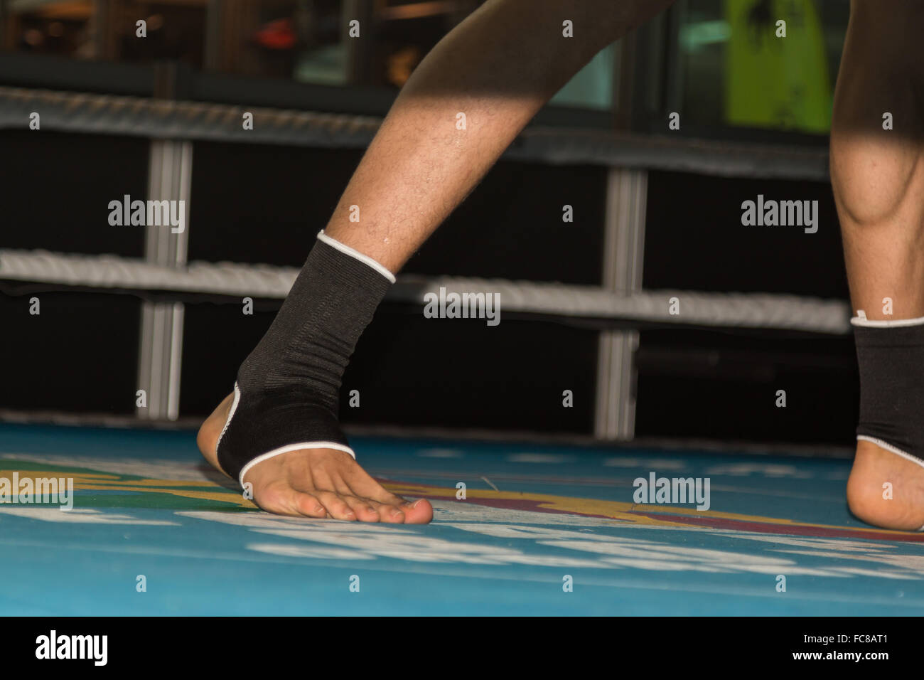 Close Up of Fighter's Foot avec support de renfort cheville Banque D'Images