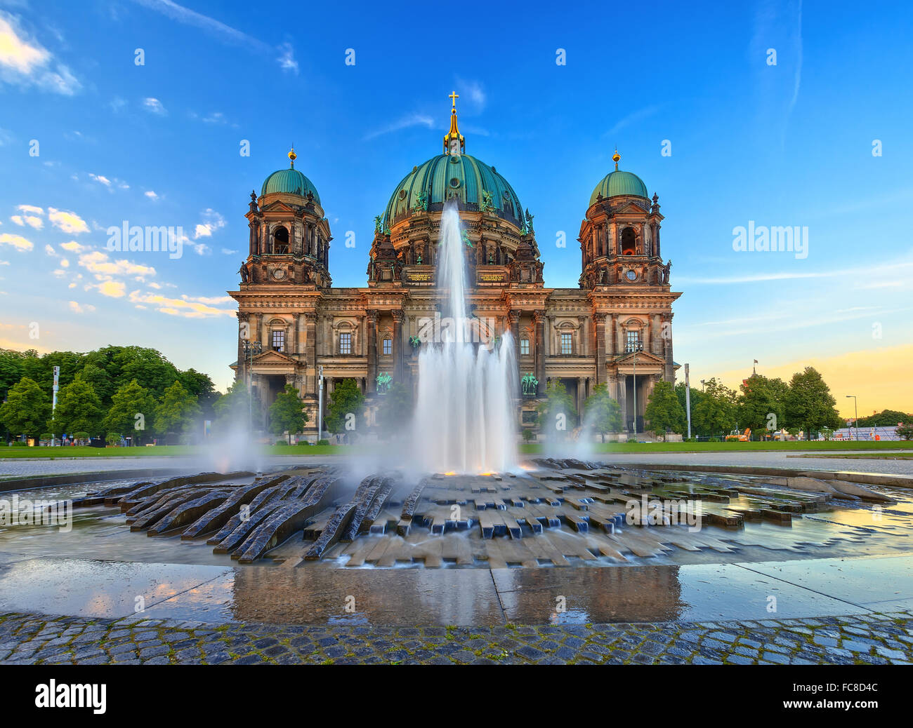 Coucher du soleil à la Cathédrale de Berlin , Allemagne Banque D'Images