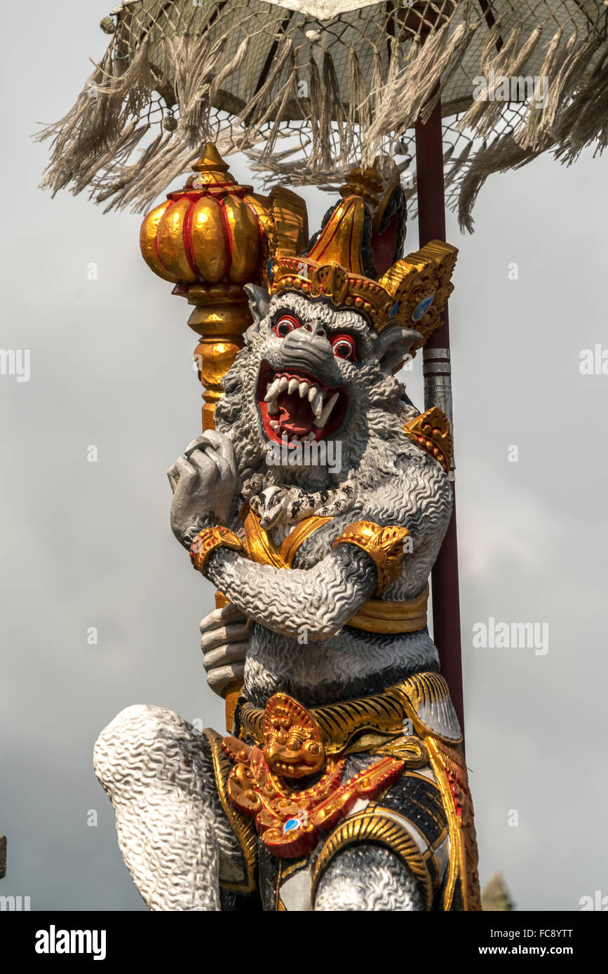 Le principal garde démon Shivaite et temple de l'eau Pura Ulun Danu Bratan sur les rives du lac Bratan, Bedugul, Bali, Indonésie Banque D'Images