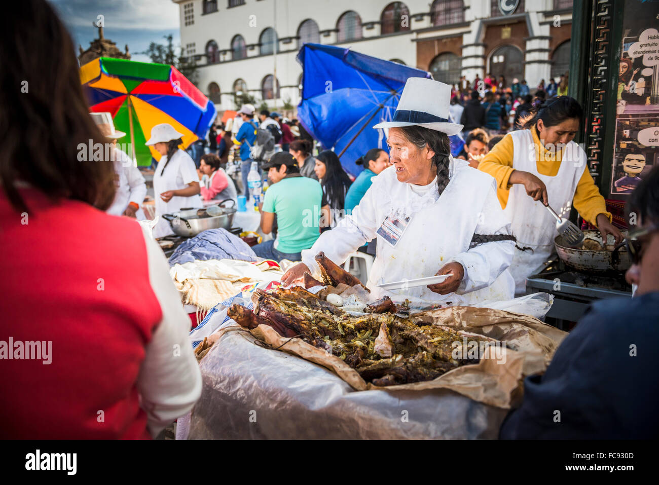 Porc food, marché du samedi matin, la région de Cusco, Cusco, Pérou, Amérique du Sud Banque D'Images