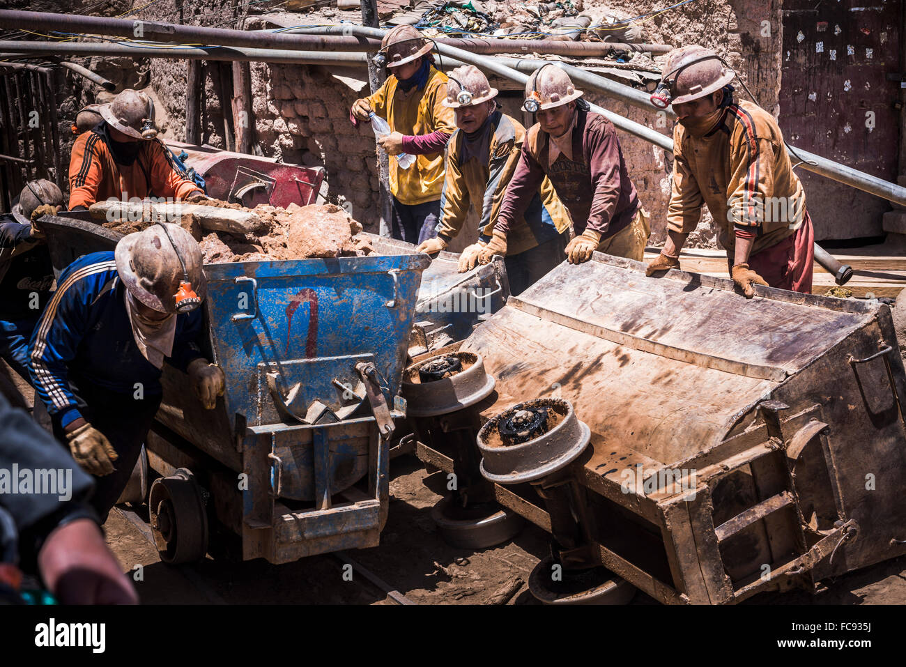 Mineurs travaillant à Potosi Silver Mines, département de Potosi, Bolivie, Amérique du Sud Banque D'Images