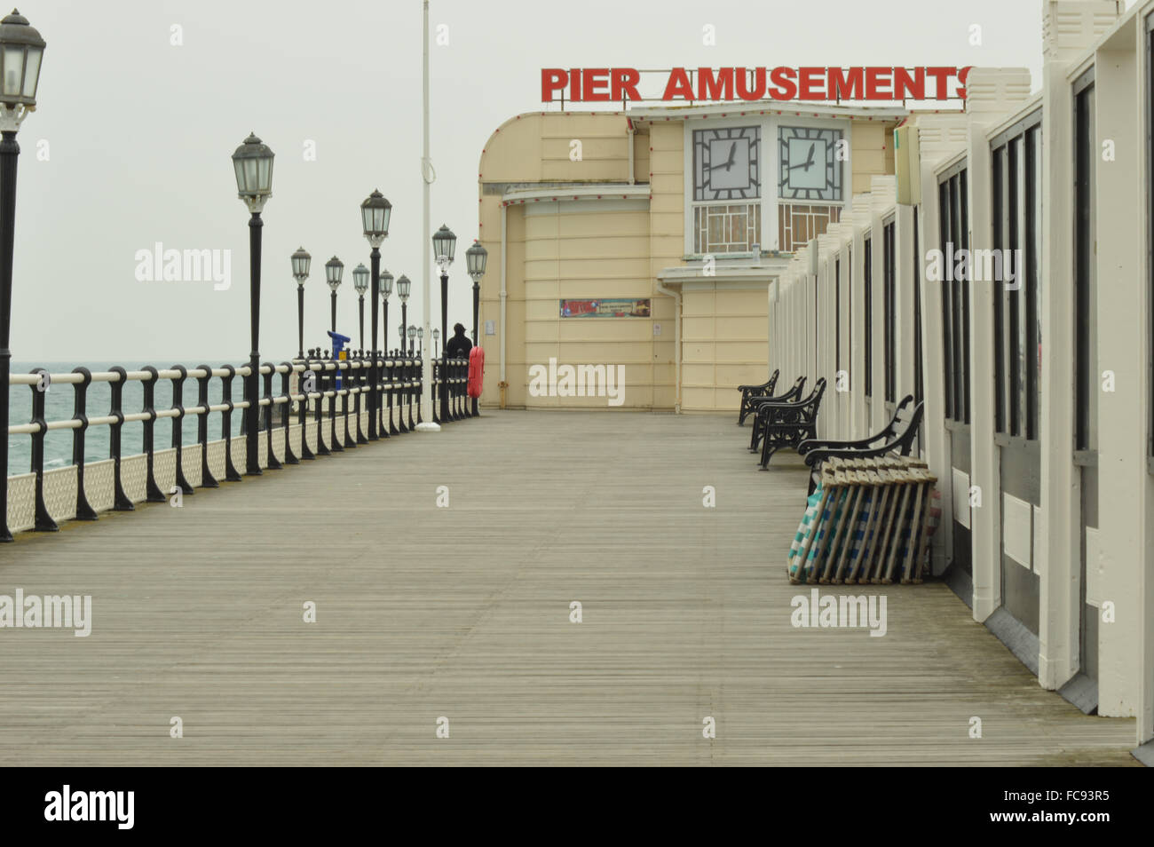 Photo de jetée de Worthing, prises sur la promenade au début de 2015. Banque D'Images