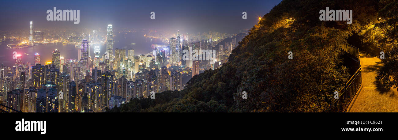 Depuis le sommet de Hong Kong de nuit, Hong Kong, Chine, Asie Banque D'Images