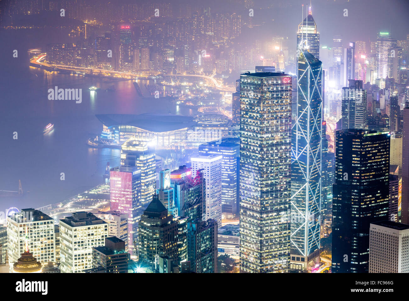 Depuis le sommet de Hong Kong de nuit, Hong Kong, Chine, Asie Banque D'Images