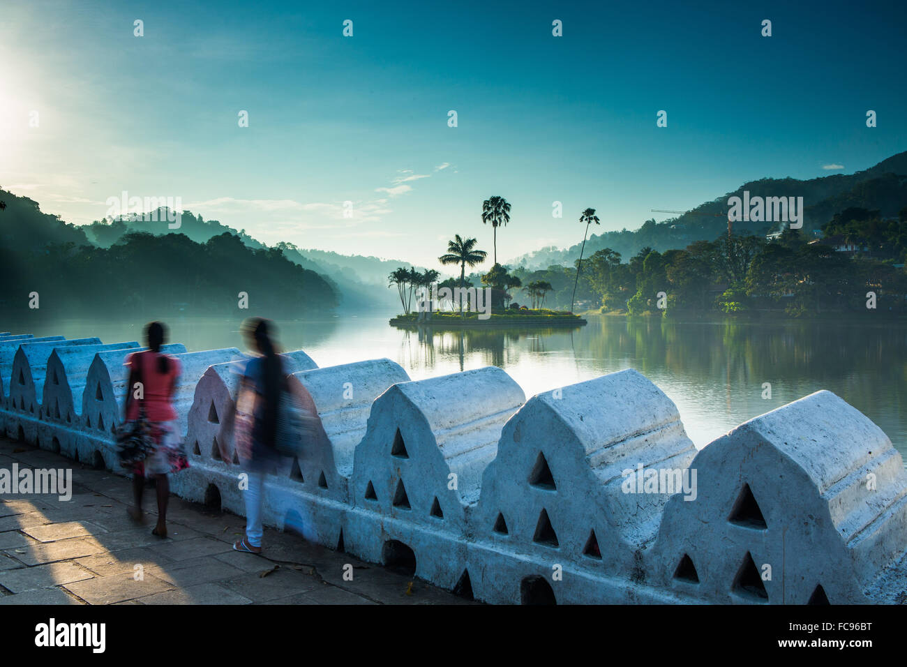 Le lac de Kandy, Kandy, Sri Lanka, Asie Banque D'Images