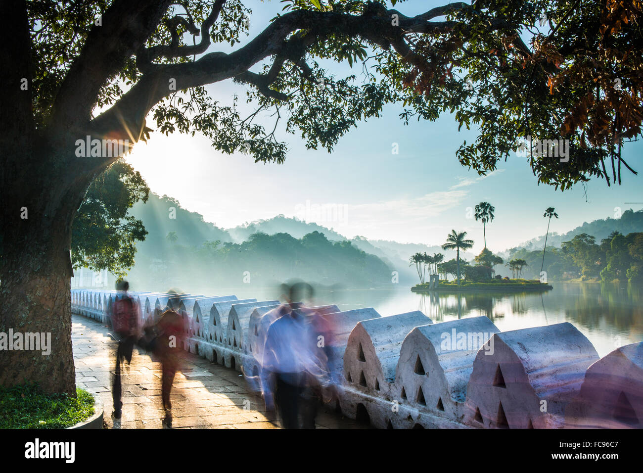 Le lac de Kandy, Kandy, Sri Lanka, Asie Banque D'Images