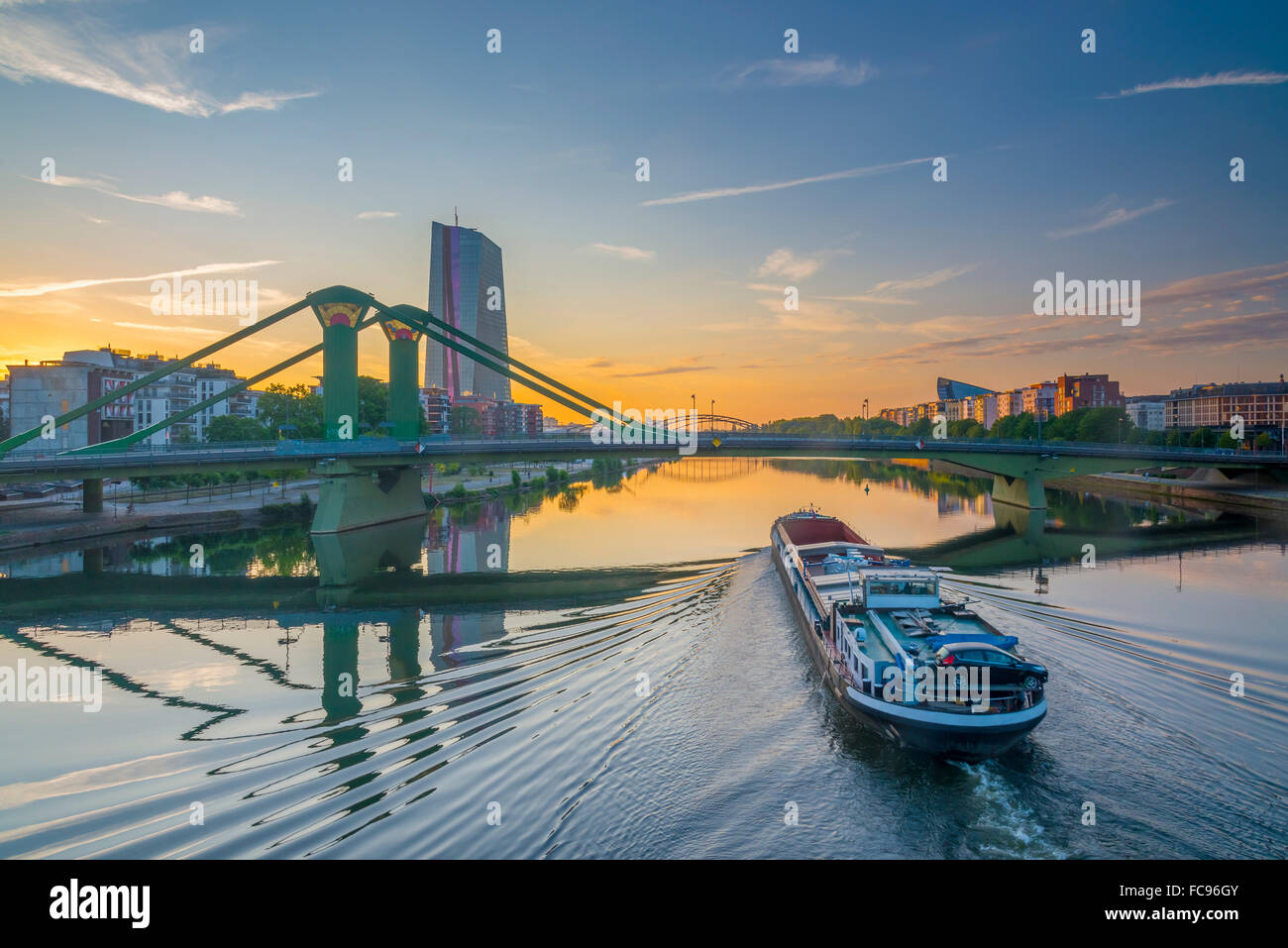 Rivière Main et nouveau bâtiment de la Banque centrale européenne, Ostende, Frankfurt am Main, Hesse, Germany, Europe Banque D'Images