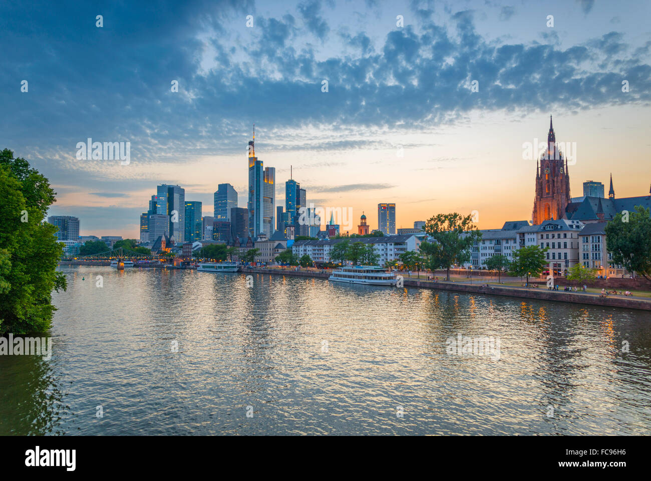 Ville d'horizon de l'autre main, Frankfurt am Main, Hesse, Germany, Europe Banque D'Images