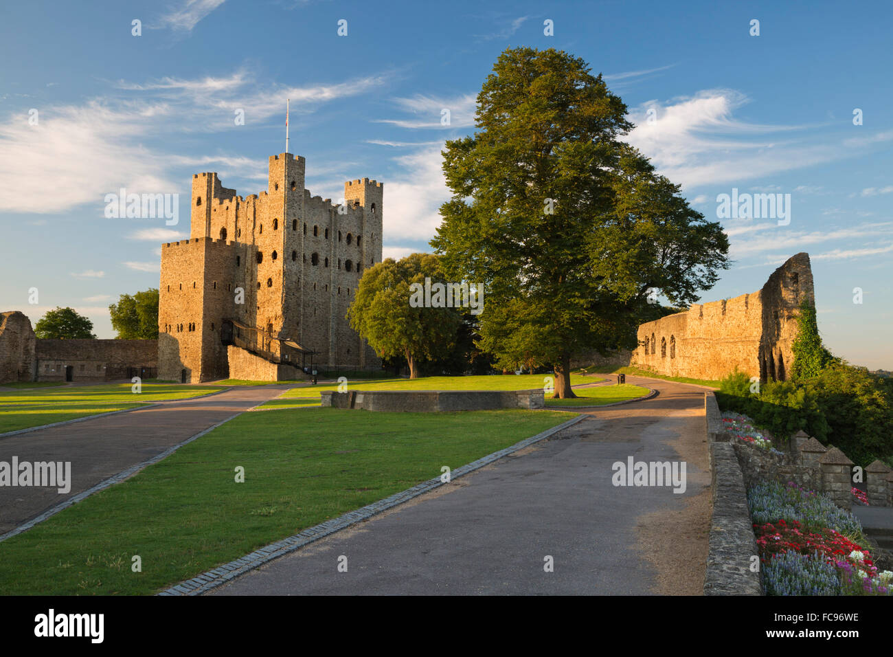Château et jardins de Rochester, Rochester, Kent, Angleterre, Royaume-Uni, Europe Banque D'Images