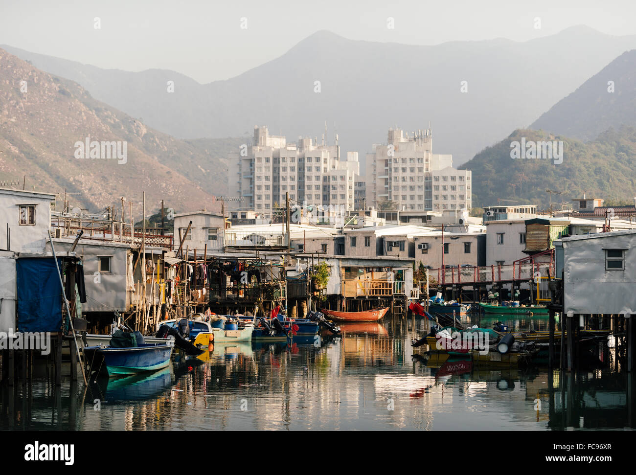 La scène du Canal, village de pêcheurs Tai O, Lantau Island, Hong Kong, Chine, Asie Banque D'Images