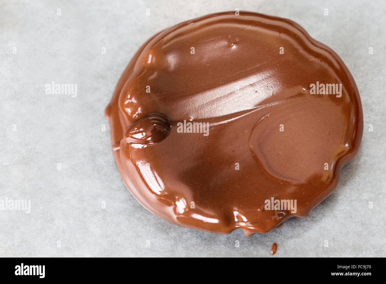 Des galettes de menthe poivrée et de feux fraîchement glacé le chocolat fondu. Banque D'Images