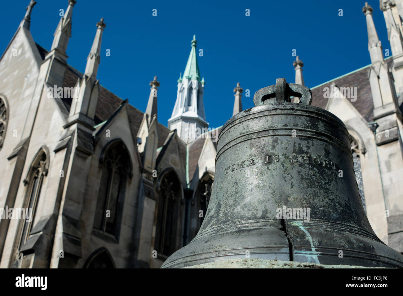 Nouvelle Zélande, île du Sud, Dunedin. Première Église d'Otago, ch. 1848. Cloche de l'église avec 'Le temps est court" écrit dessus. Banque D'Images