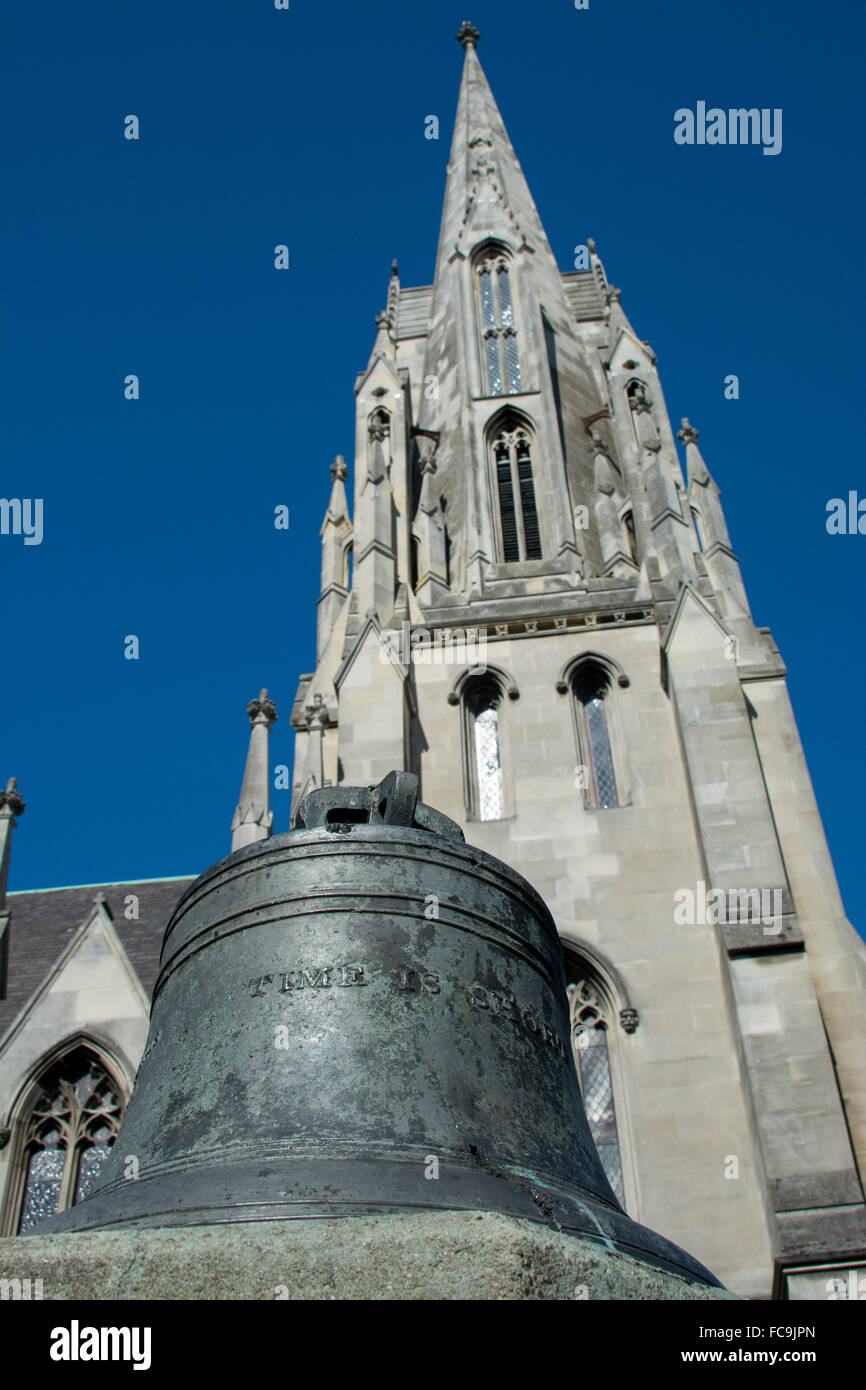 Nouvelle Zélande, île du Sud, Dunedin. Première Église d'Otago, ch. 1848. Cloche de l'église avec 'Le temps est court" écrit dessus. Banque D'Images