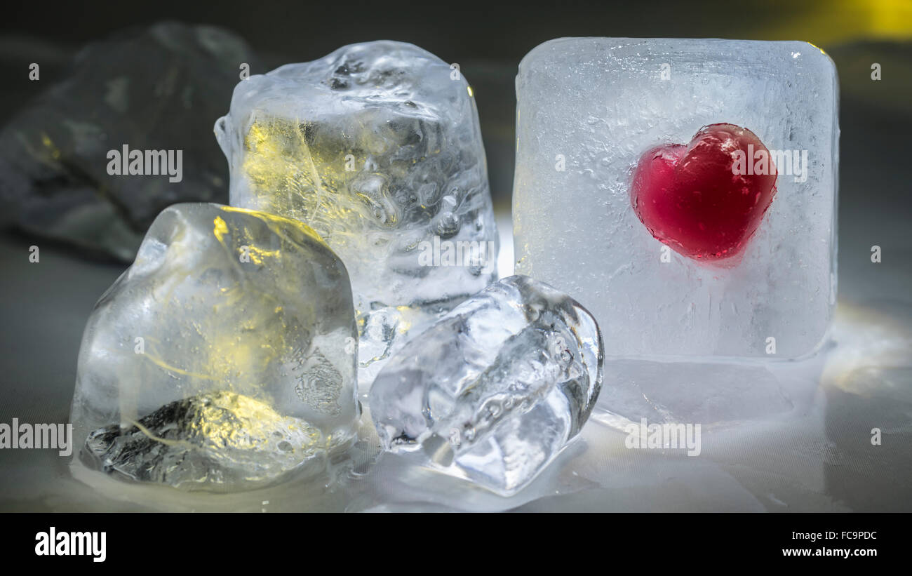 Appareil photo numérique Olympus Ice Cold Fusion Coeur Rouge Amour congelé Banque D'Images