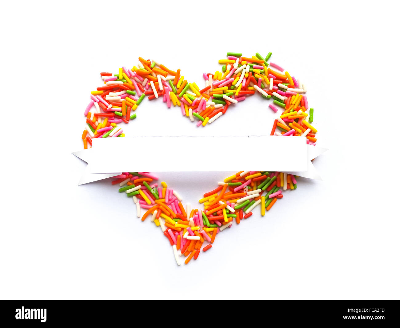 Sweet Valentine coeur parsemer avec étiquette sur fond blanc Banque D'Images