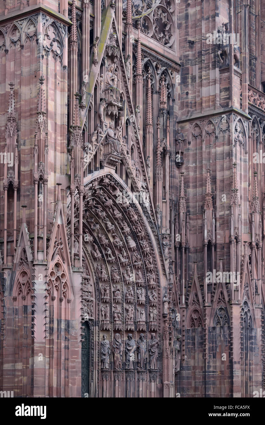 Entrée principale Détails de décoration de la cathédrale de Strasbourg, France Banque D'Images Entrée principale Détails de décoration de la cathédrale de Strasbourg, France Banque D'Images