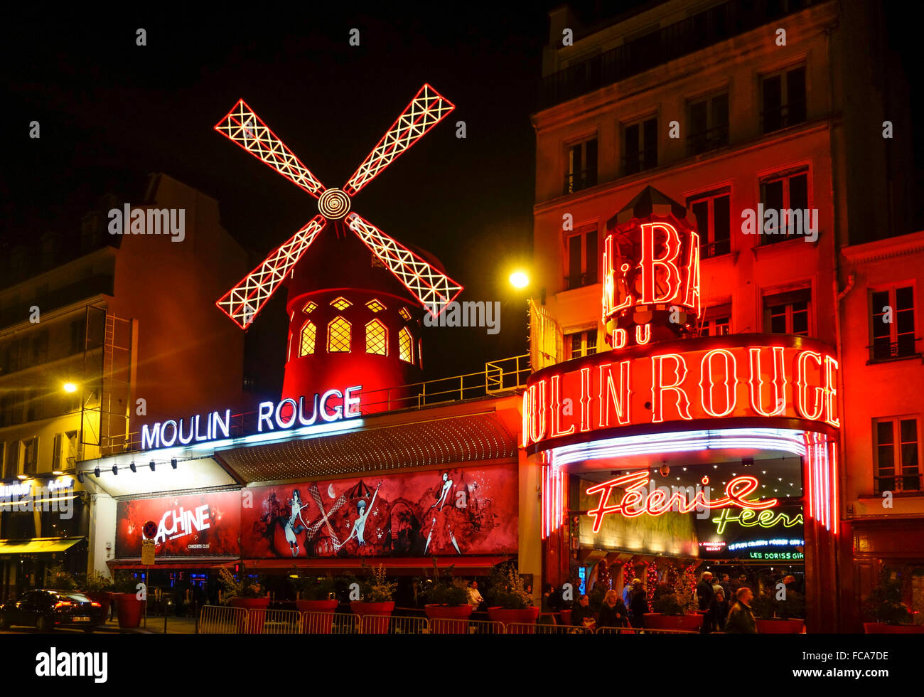 Boîte de nuit du Moulin Rouge, cabaret de nuit, Pigalle, Boulevard de  Clichy, Paris, France Photo Stock - Alamy