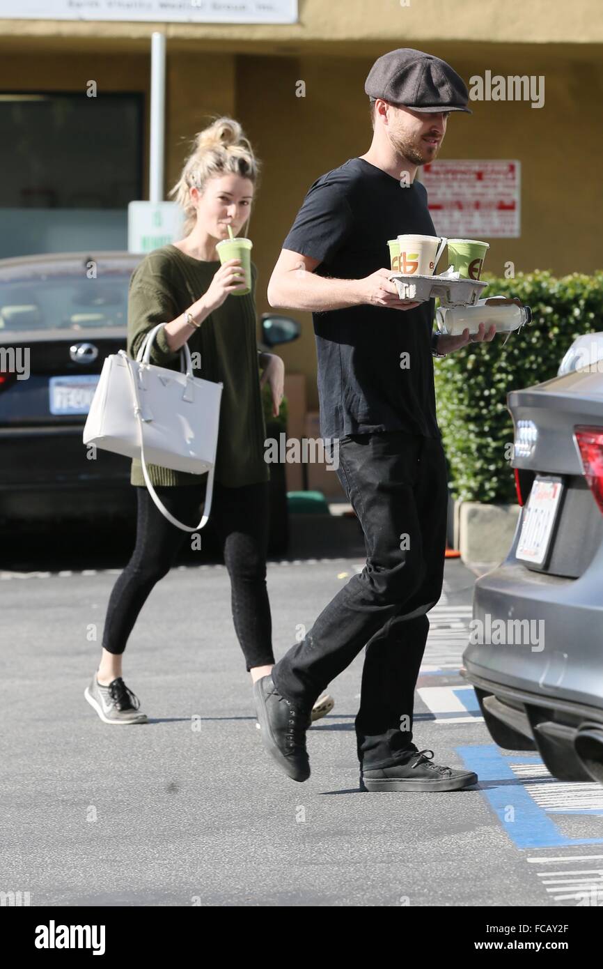 Aaron Paul et Lauren femme Parsekian arrêter pour la santé fait signe à West Hollywood avec : Aaron Paul, Lauren Parsekian Où : Los Angeles, California, United States Quand : 21 déc 2015 Banque D'Images