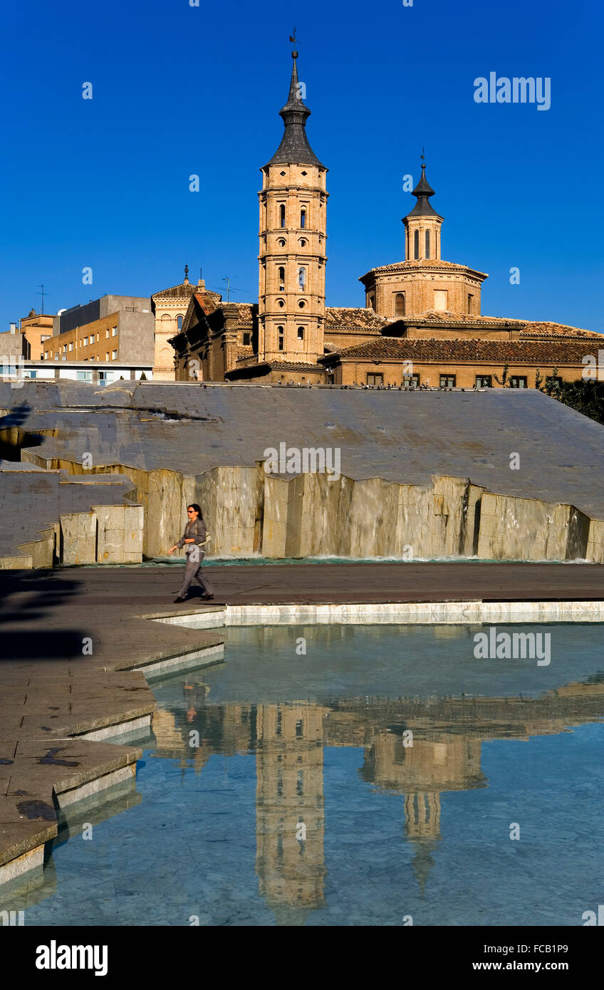 Zaragoza, Aragón, Espagne : San Juan de los Panetes, vue de la source de la Hispanidad dans Pilar Banque D'Images