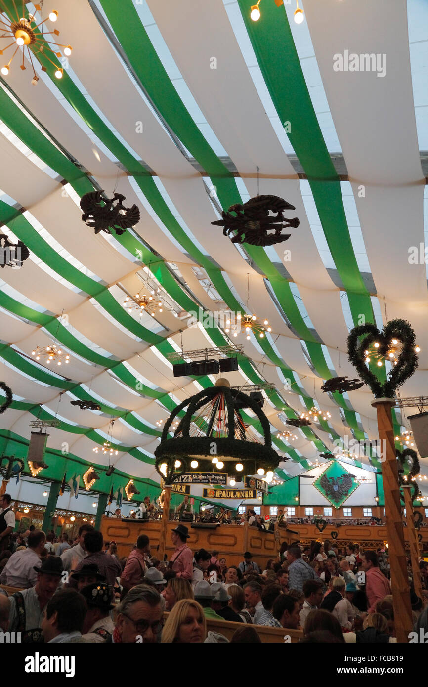 Tente au Paulaner Oktoberfest de Munich, Allemagne, 2015 Photo Stock - Alamy