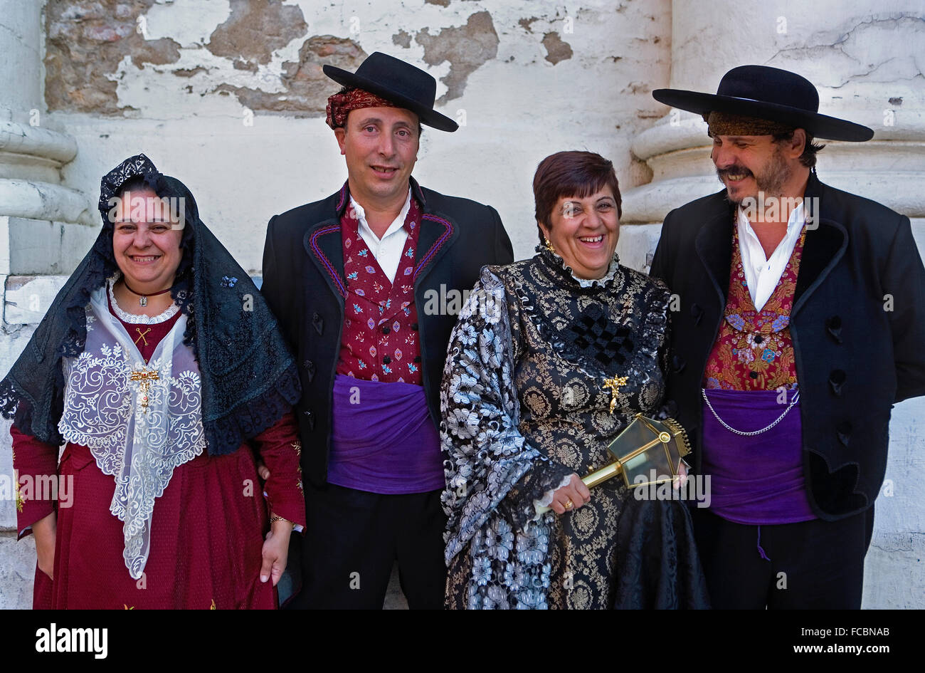 Zaragoza, Aragón, Espagne : les gens avec Costume traditionnel lors de la fête d'El Pilar. Dans Seo square Banque D'Images