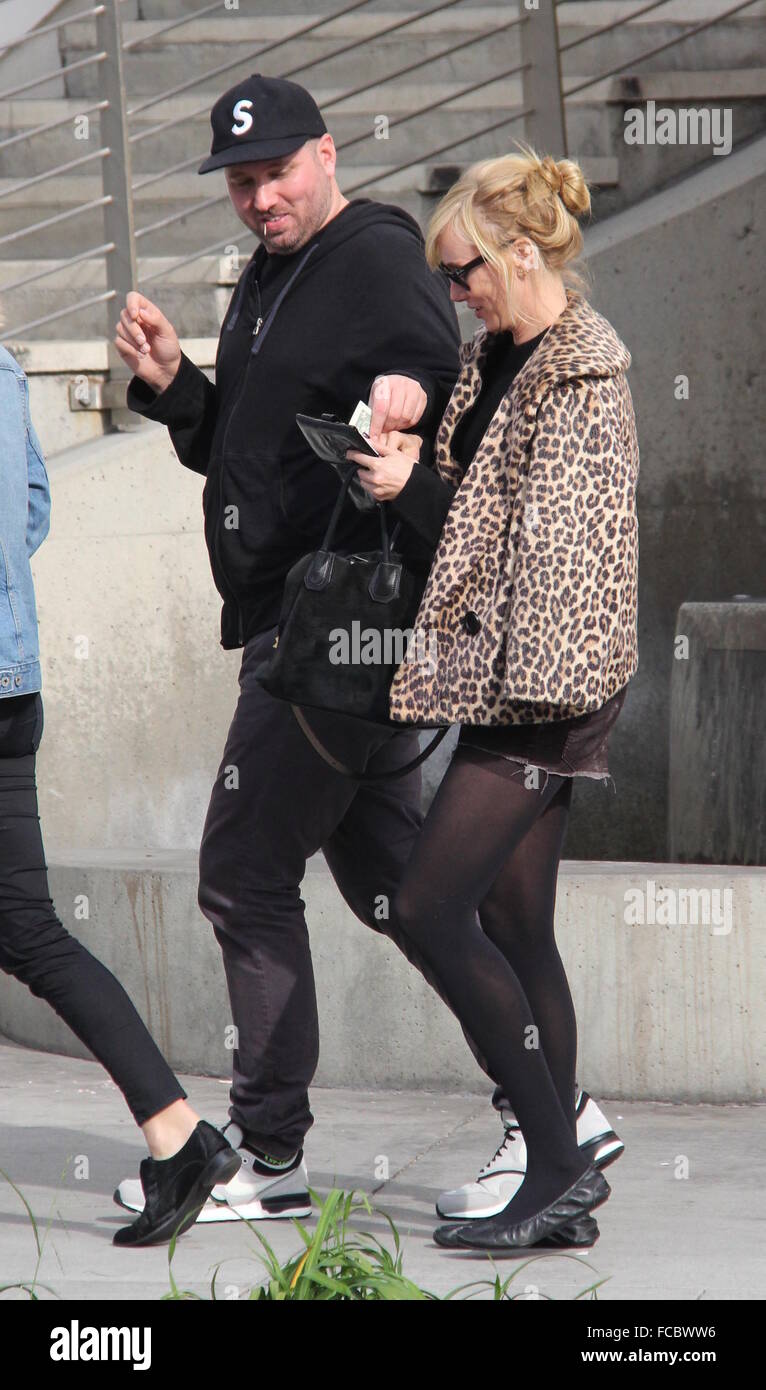 Kimberly Stewart sortir shopping dans un blazer imprimé léopard et collants noirs avec : Kimberly Stewart Où : Los Angeles, California, United States Quand : 21 déc 2015 Banque D'Images