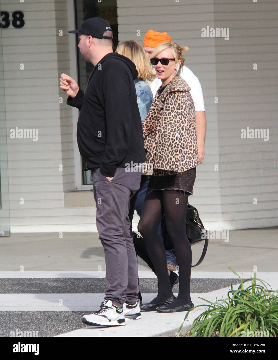 Kimberly Stewart sortir shopping dans un blazer imprimé léopard et collants noirs avec : Kimberly Stewart Où : Los Angeles, California, United States Quand : 21 déc 2015 Banque D'Images