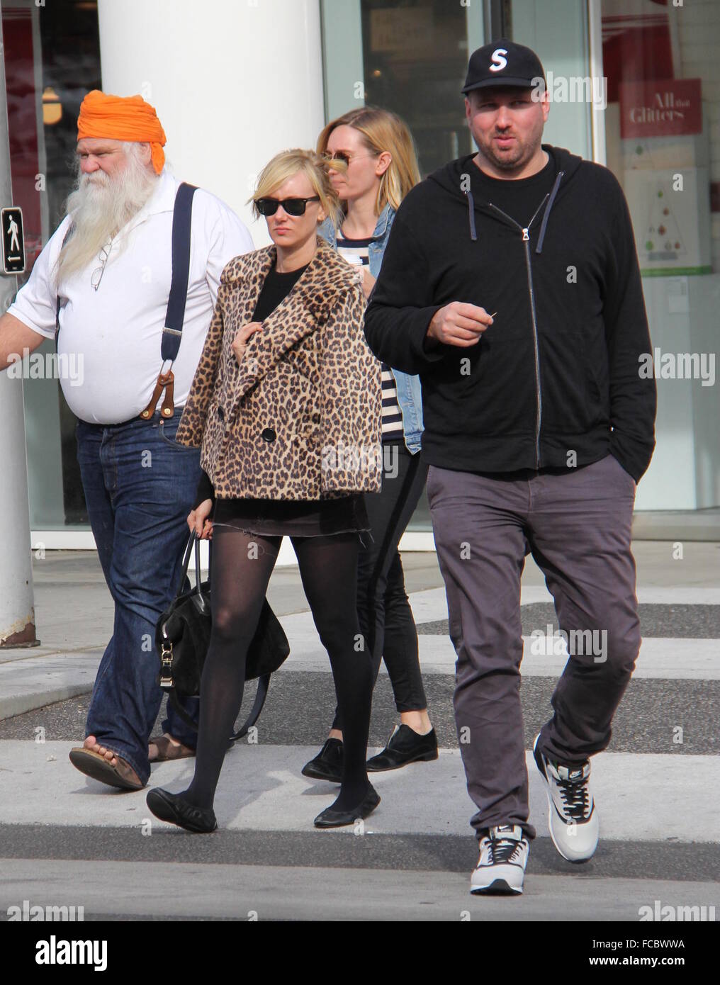 Kimberly Stewart sortir shopping dans un blazer imprimé léopard et collants noirs avec : Kimberly Stewart Où : Los Angeles, California, United States Quand : 21 déc 2015 Banque D'Images