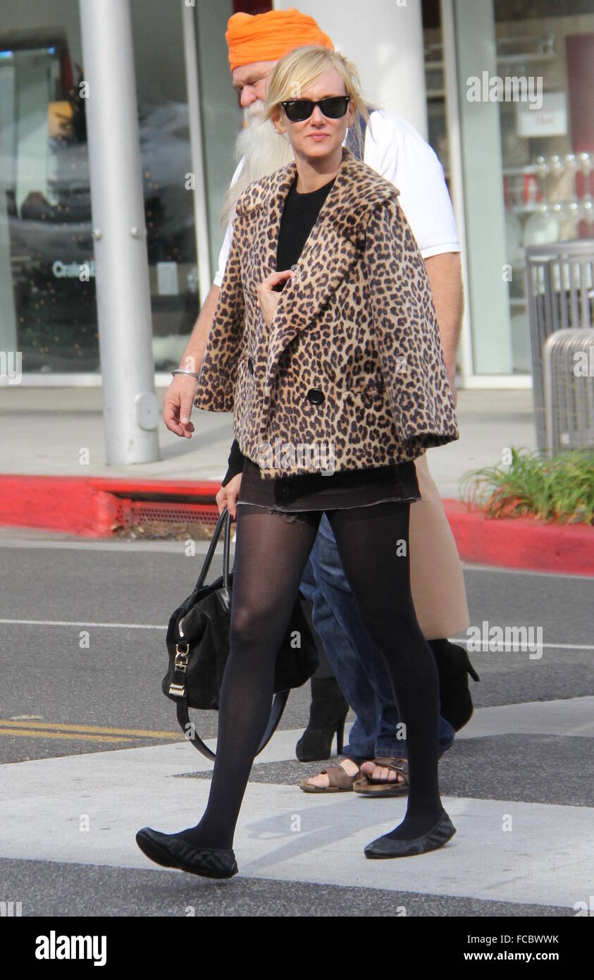 Kimberly Stewart sortir shopping dans un blazer imprimé léopard et collants noirs avec : Kimberly Stewart Où : Los Angeles, California, United States Quand : 21 déc 2015 Banque D'Images