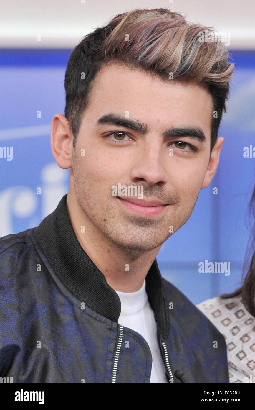 Toronto, Canada. 21 janvier 2016. Joe Jonas et artiste band DNCE apparition sur les ondes de CTV le talk show de jour social. Credit : EXImages/Alamy Live News Banque D'Images