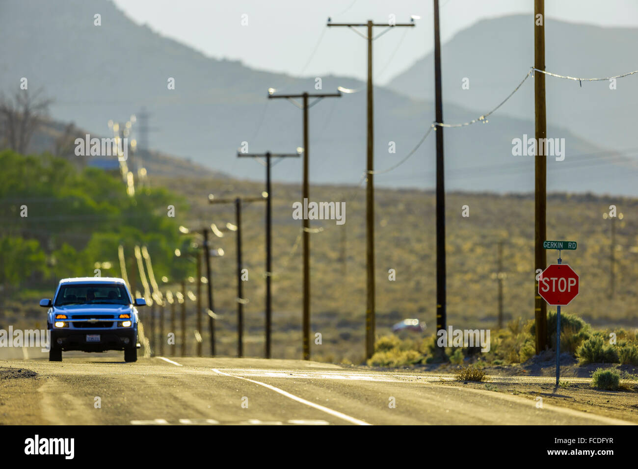 Dans l'autoroute pays Owens Valley, Californie Banque D'Images