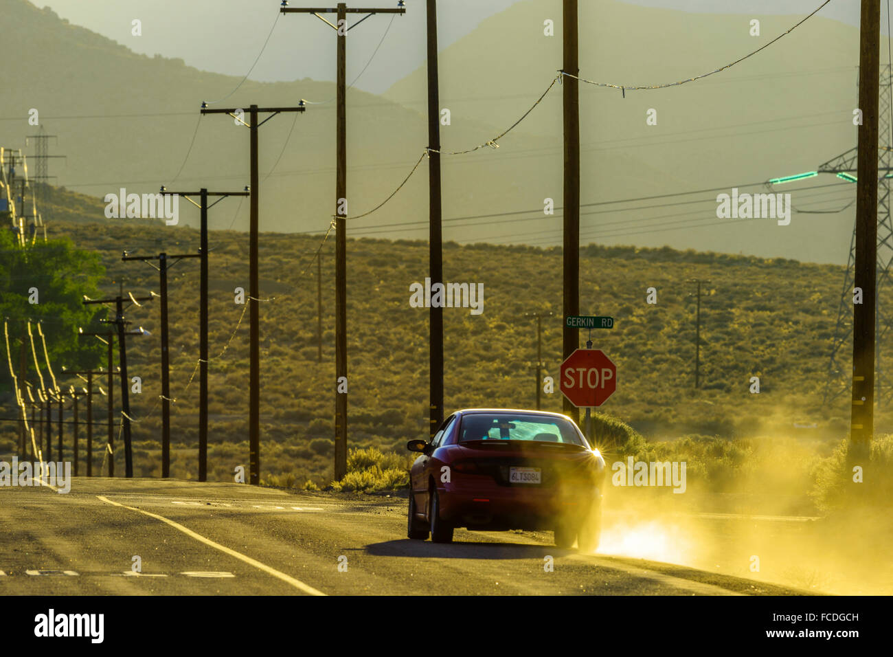Dans l'autoroute pays Owens Valley, Californie Banque D'Images