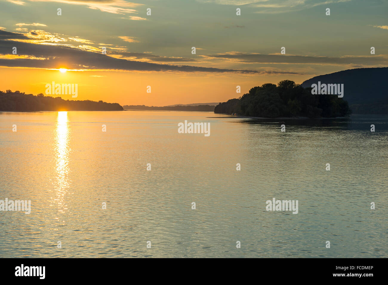 Coucher de soleil sur le Danube, entre Budapest et la Hongrie, Visegrád Banque D'Images