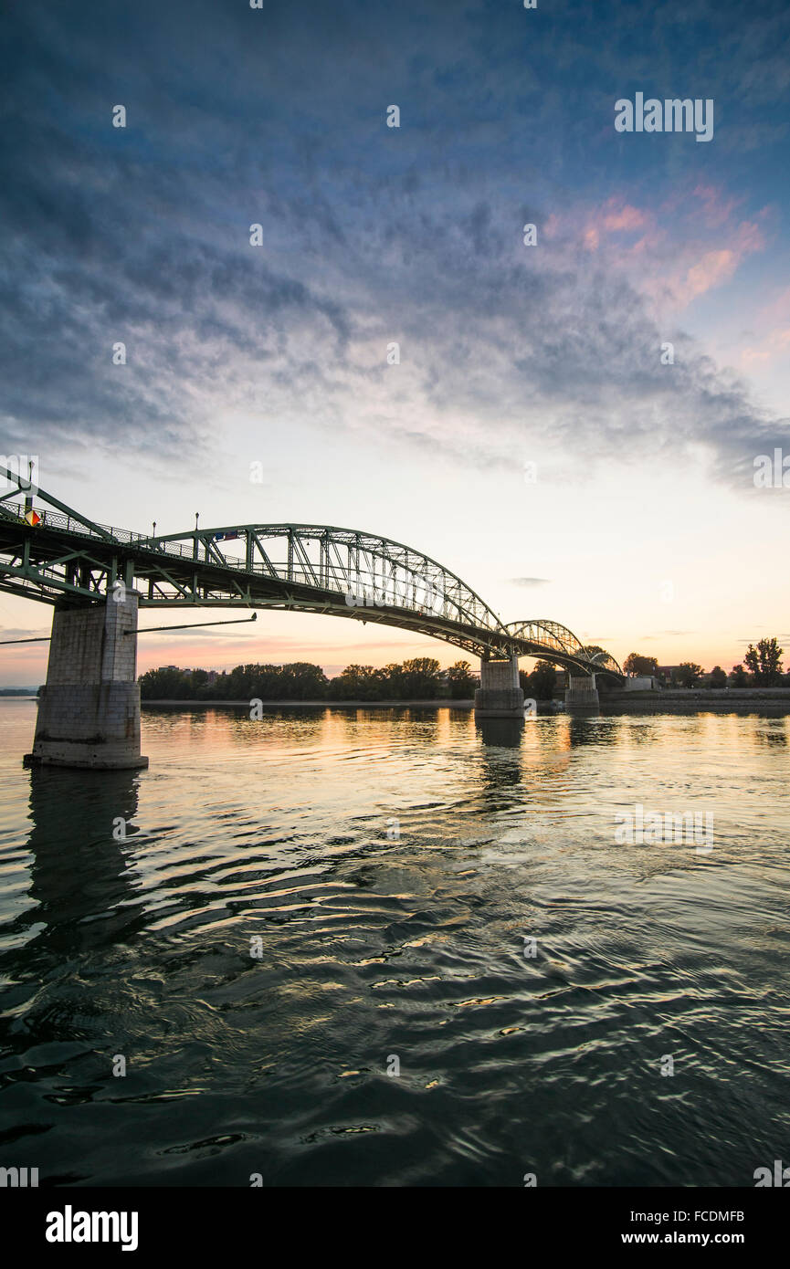 Pont Mária Valéria, pont sur le Danube, qui relie Esztergom, Hongrie et Slovaquie, Štúrovo Banque D'Images