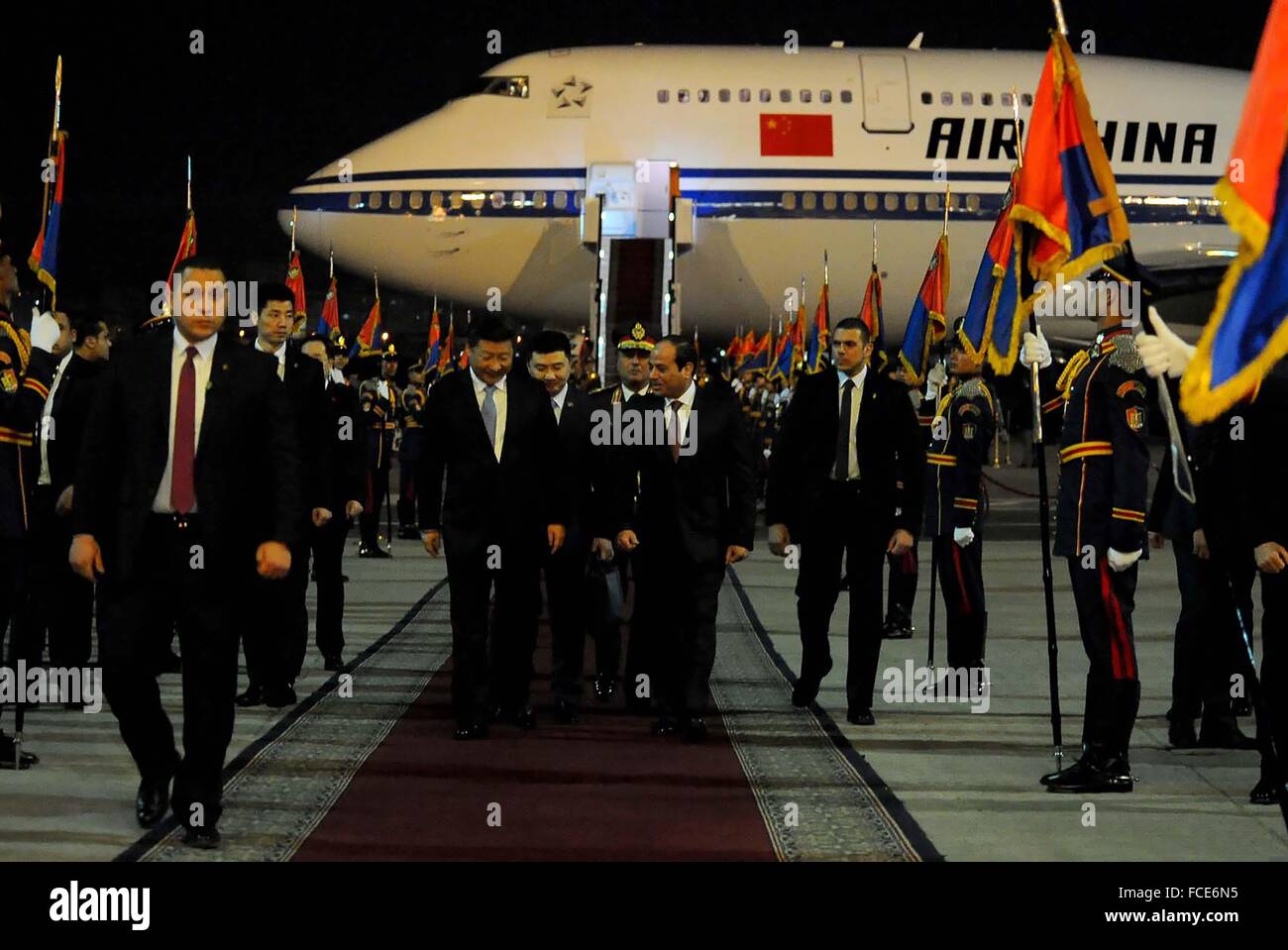 Le président chinois Xi Jinping est arrivé au Caire le mercredi pour une visite de deux jours en Egypte pour discuter de la coopération bilatérale. Banque D'Images
