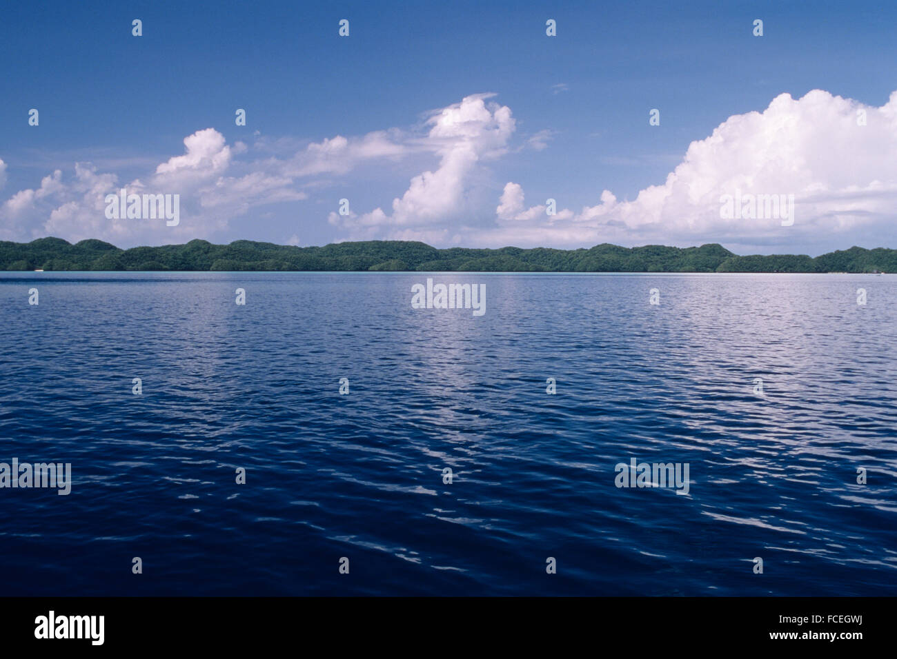 Océan et vue sur l'île de Palau Islands Banque D'Images