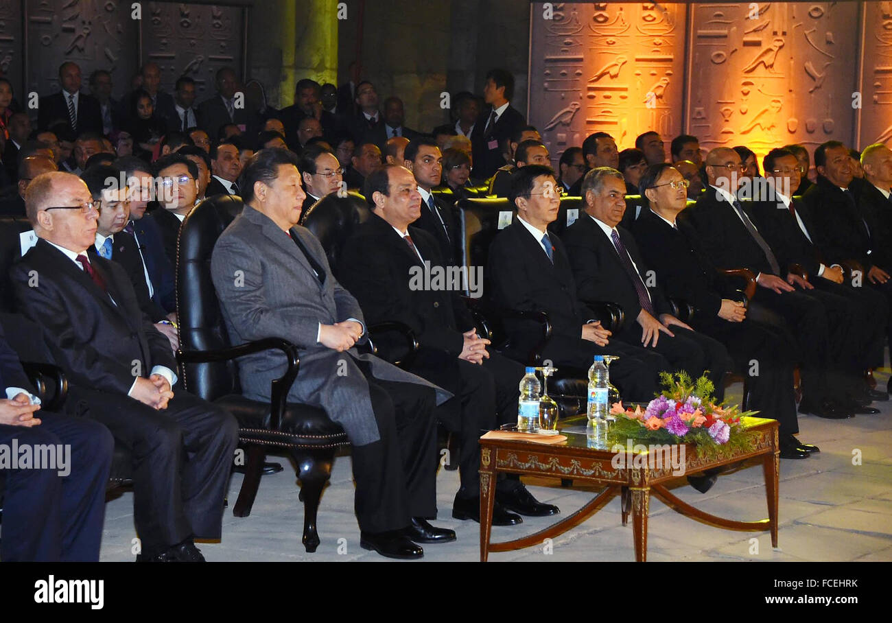 Louxor, Le Caire, Égypte. 21 Jan, 2016. Le président Abdel Fattah al-Sisi et le président chinois Xi Jinping assister à un cermoney au cours de la visite du président chinois au temple de Louxor à Louxor, Égypte, 21 janvier 2016 © Président égyptien Office/APA/Images/fil ZUMA Alamy Live News Banque D'Images