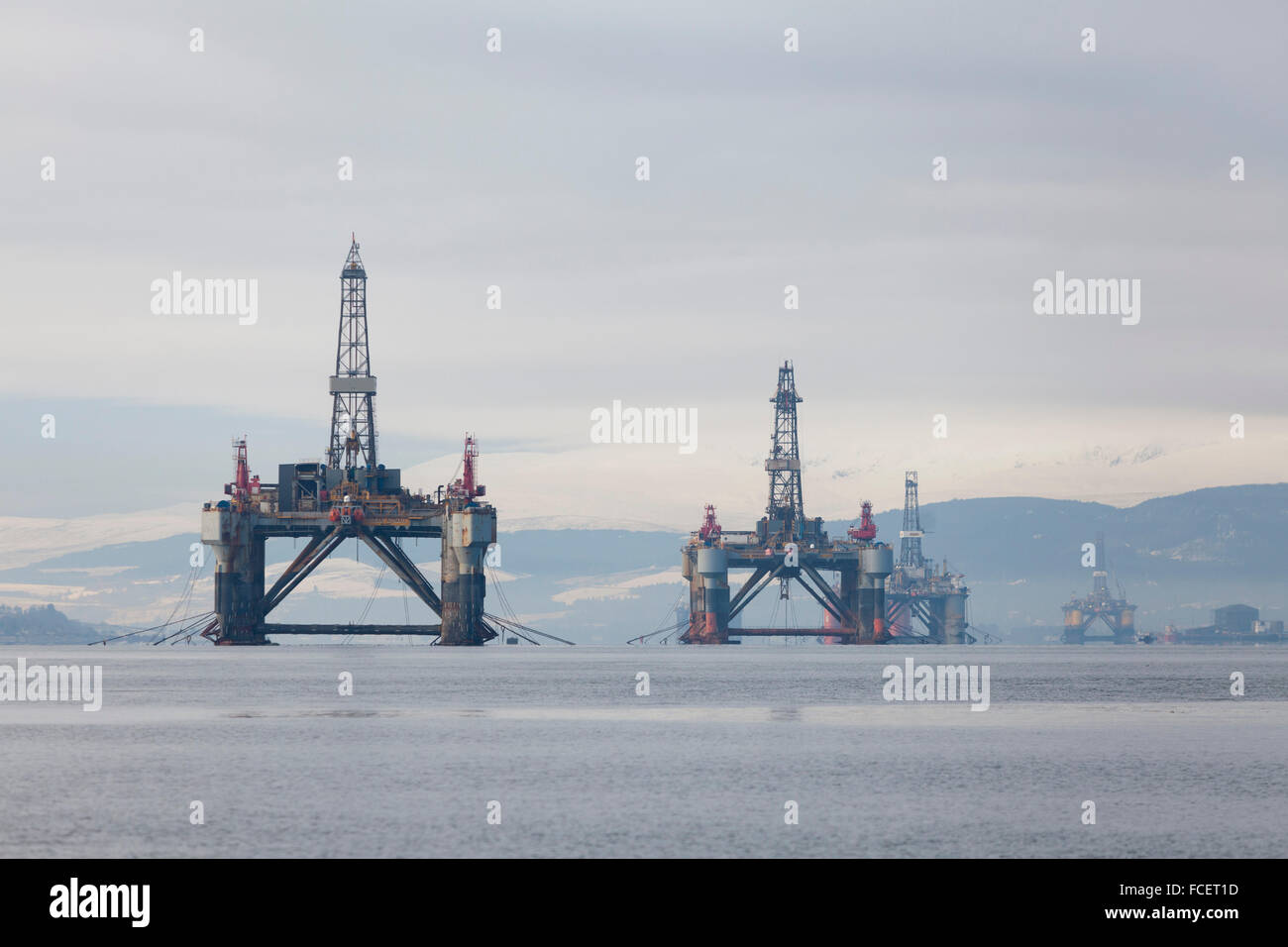 Plates-formes pétrolières dans l'Estuaire de Cromarty, Ecosse Banque D'Images