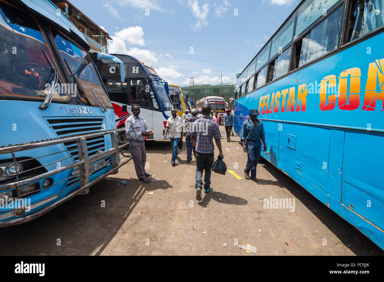 Scène de rue à l'Qualicell Bus Terminal, Kampala, Ouganda, Afrique du Sud Banque D'Images