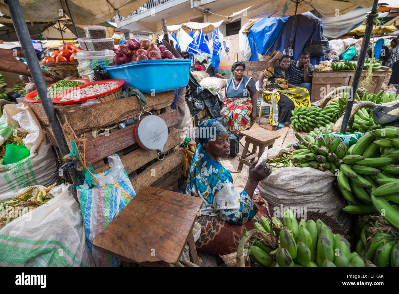 Scène de rue dans un marché à Kampala, Ouganda Banque D'Images