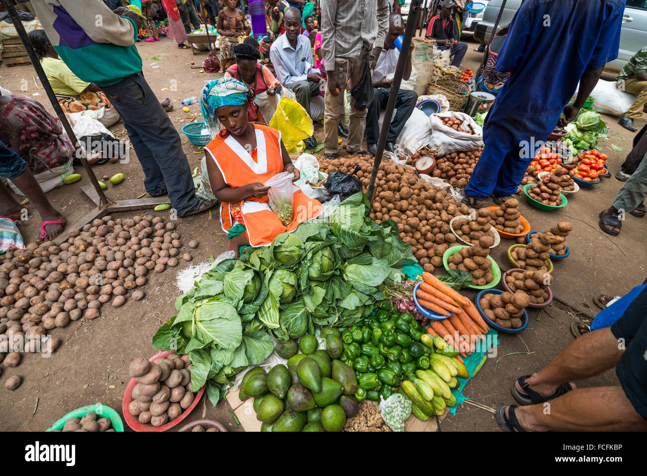 Scène de rue dans un marché à Kampala, Ouganda Banque D'Images