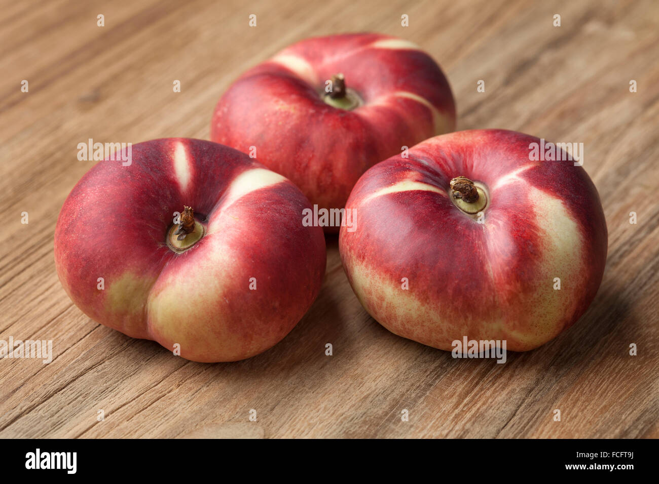 Les nectarines sauvages frais mûrs Banque D'Images