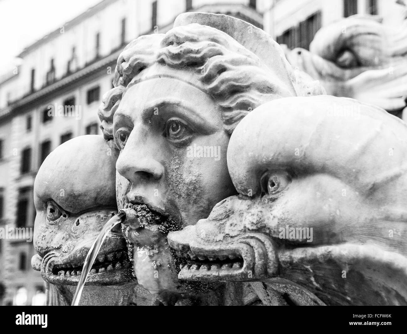 Close up noir et blanc de la fontaine du Panthéon à Rome, Italie, Europe. Banque D'Images