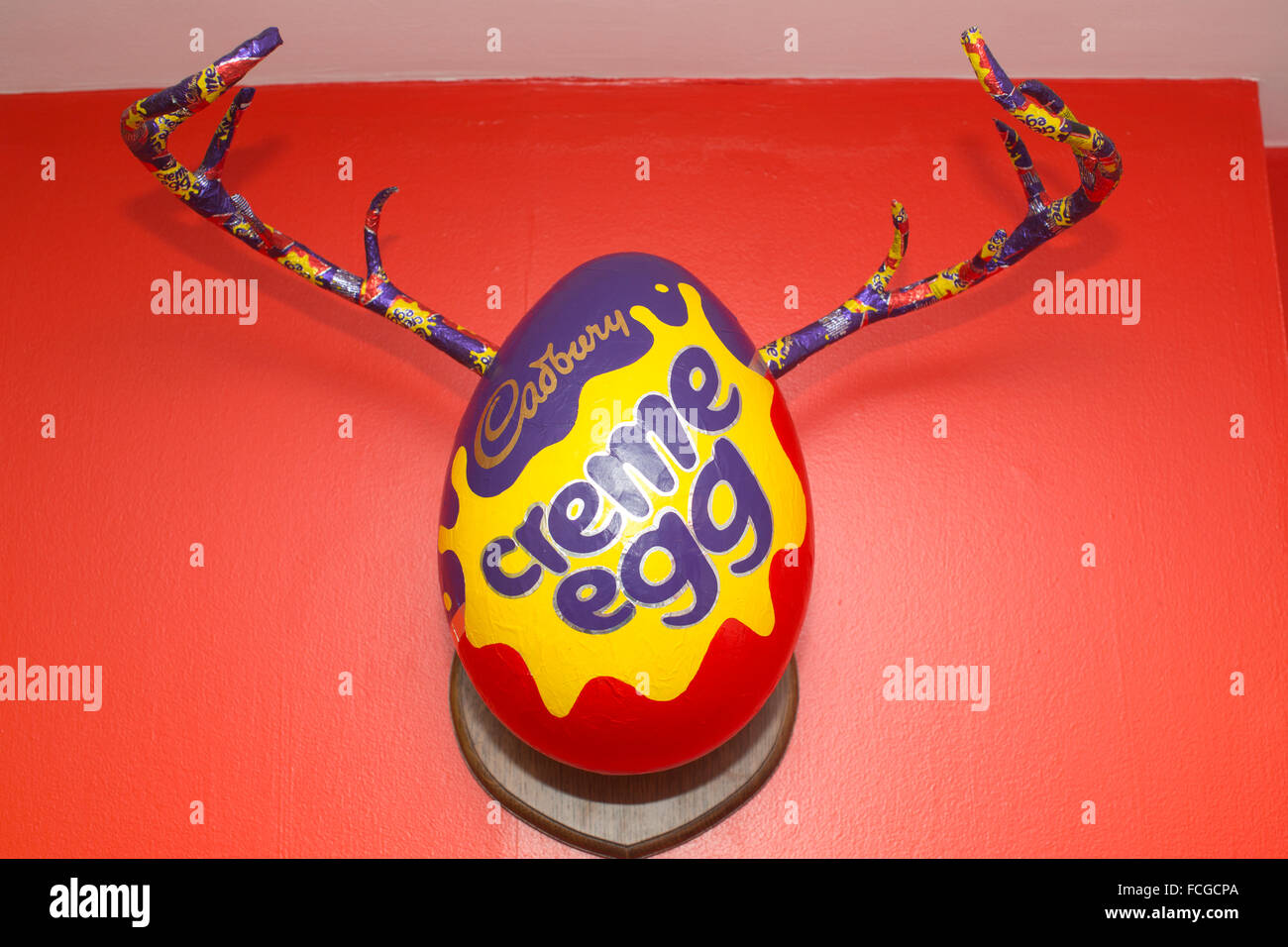 Cadbury Creme Egg café, d'un lieu de vente de divers creme egg plats à thème, Soho, London, England, UK Banque D'Images