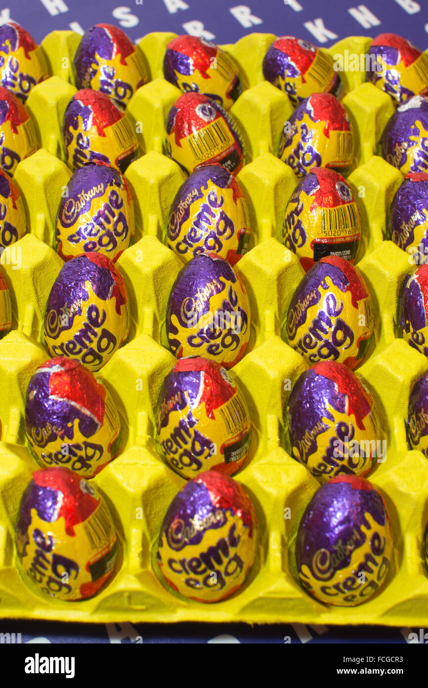 Cadbury Creme Egg café, d'un lieu de vente de divers creme egg plats à thème, Soho, London, England, UK Banque D'Images