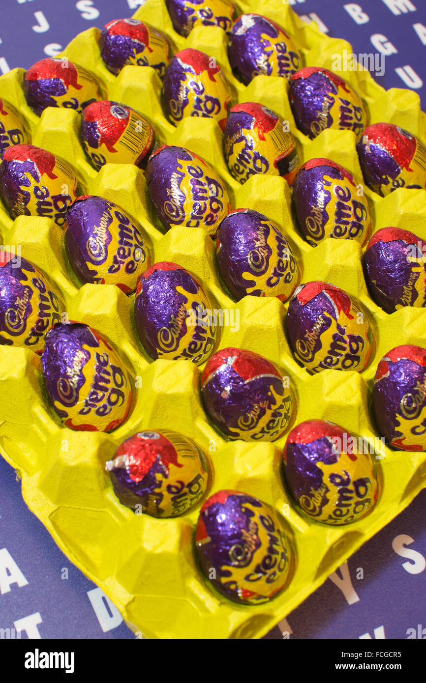 Cadbury Creme Egg café, d'un lieu de vente de divers creme egg plats à thème, Soho, London, England, UK Banque D'Images